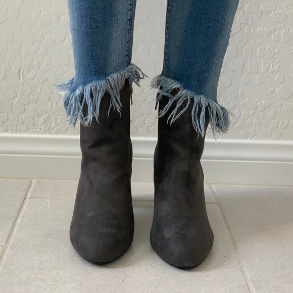 NIB Gray Kitten Block Heel Chelsea Ankle Booties - Picture 3 of 8